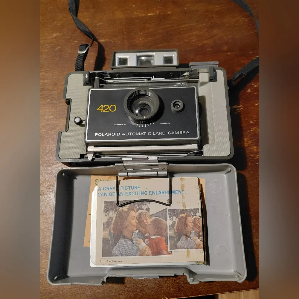 Vintage Polaroid 420 Automatic Land Camera